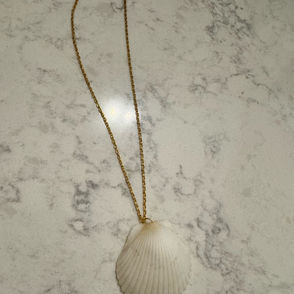 Elegant White Scallop Shell Pendant Necklace with a Gold Plated chain🐚